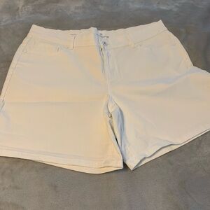 Women's White Shorts Liz Clairborne